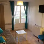 Rez-jardin Proche Wifi, Clim, Garage Lägenhet *